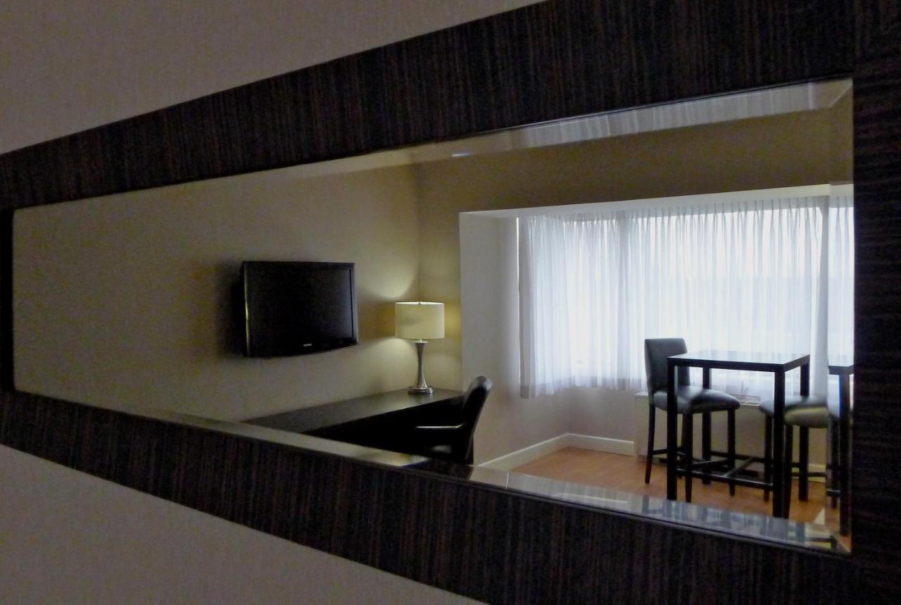 Armon Plaza Montreal Airpt, Trademark Collection By Wyndham Экстерьер фото
