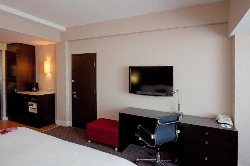 Armon Plaza Montreal Airpt, Trademark Collection By Wyndham Экстерьер фото