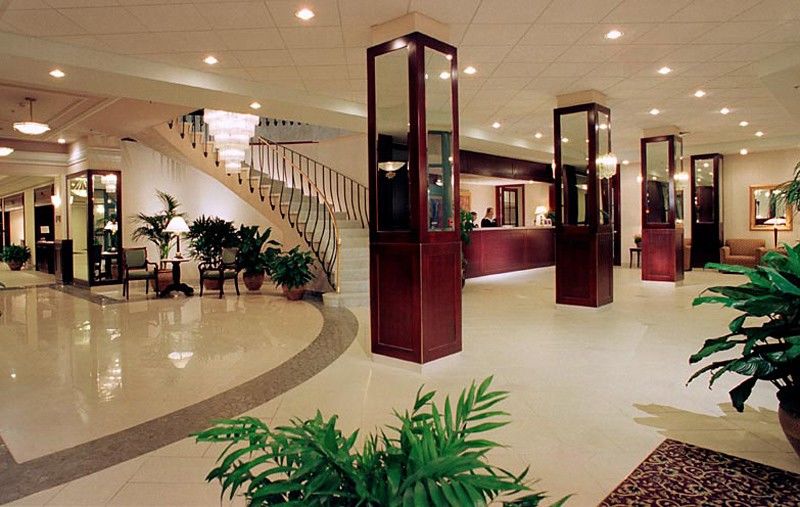 Armon Plaza Montreal Airpt, Trademark Collection By Wyndham Экстерьер фото